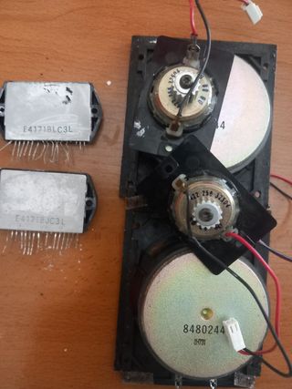 JUEGO DE CUATRO ALTAVOCES