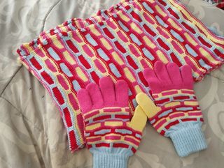 Conjunto de bufanda y guantes 