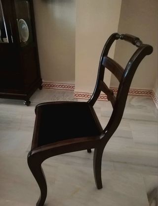 Mesa y sillas caoba