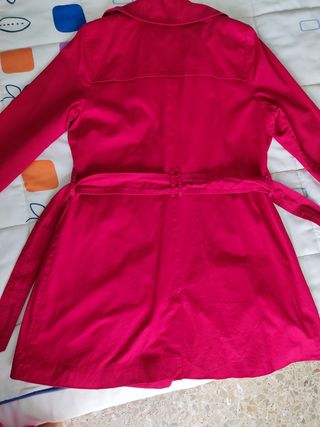 Trench rojo 🍒 talla 42