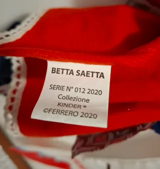 Befana Betta Saetta collezione Kinder più calza