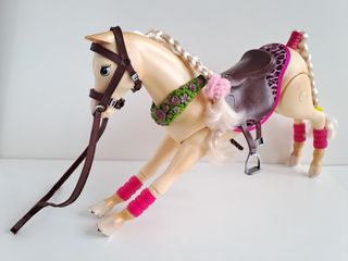 Barbie Amazona y su caballo saltador Tawny