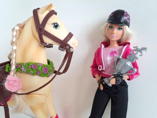 Barbie Amazona y su caballo saltador Tawny