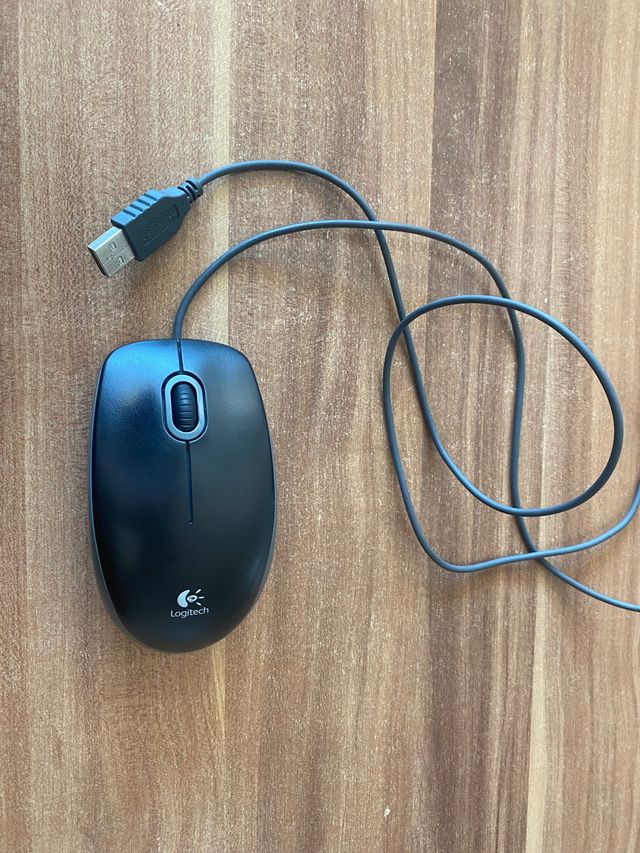 Ratón Logitech USB.