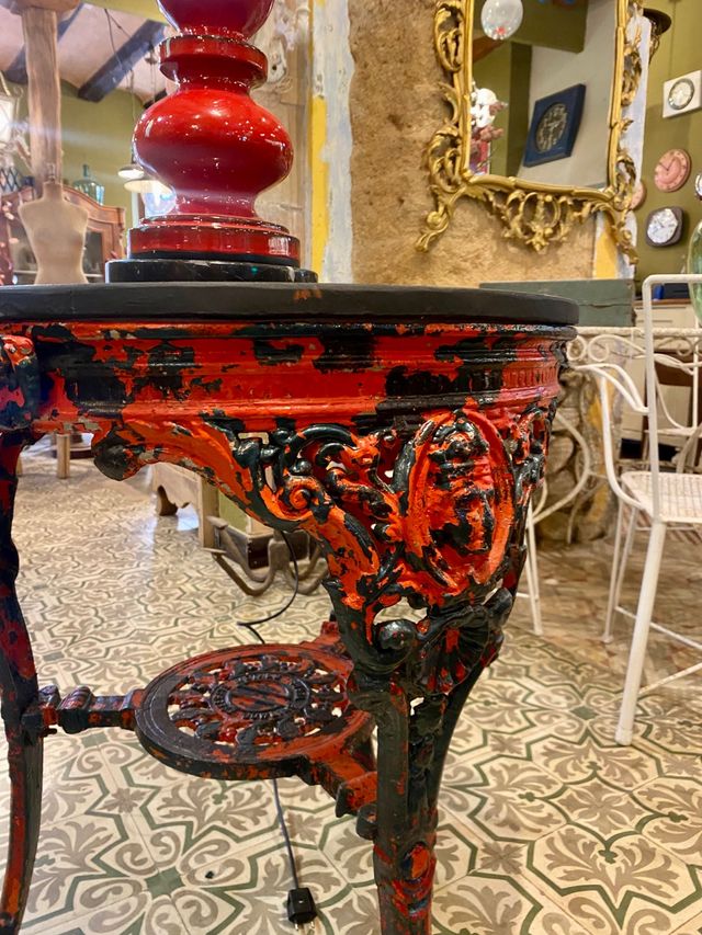 Mesa de fundicion antigua. pátina original