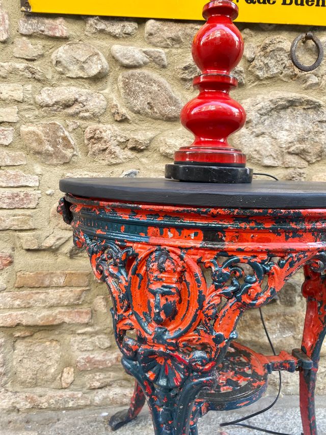 Mesa de fundicion antigua. pátina original