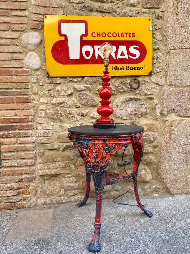 Mesa de fundicion antigua. pátina original