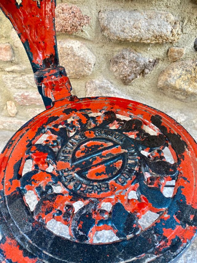 Mesa de fundicion antigua. pátina original