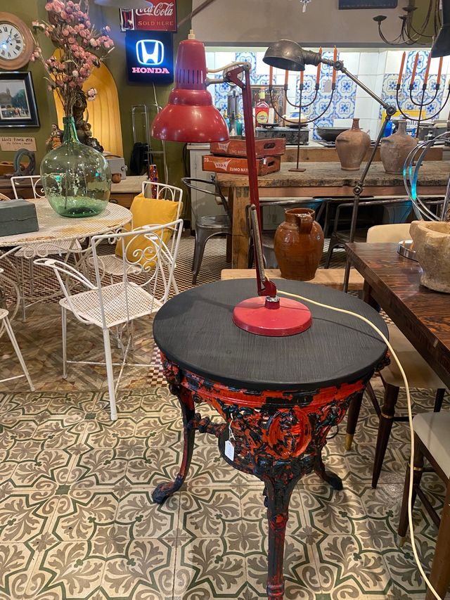 Mesa de fundicion antigua. pátina original