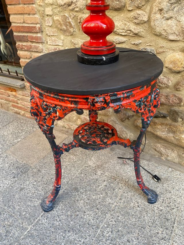 Mesa de fundicion antigua. pátina original