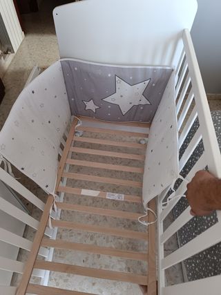 Cuna, chichonera, colchón y colcha