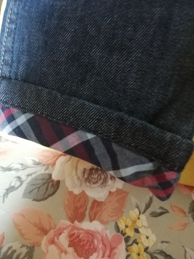 Pantalón y Jersey el pantalón está con