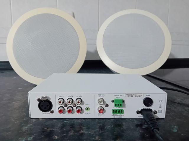 Amplificador y altavoces marca Vision