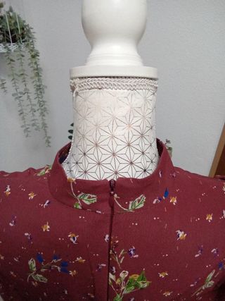 Vestido color burdeos estilo floral, Corte Inglés