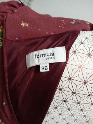 Vestido color burdeos estilo floral, Corte Inglés