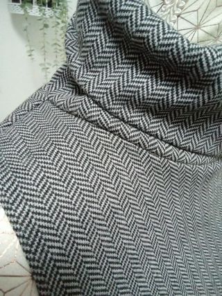 Vestido gris de la firma Stradivarius