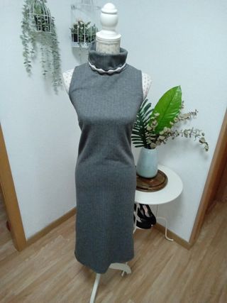 Vestido gris de la firma Stradivarius