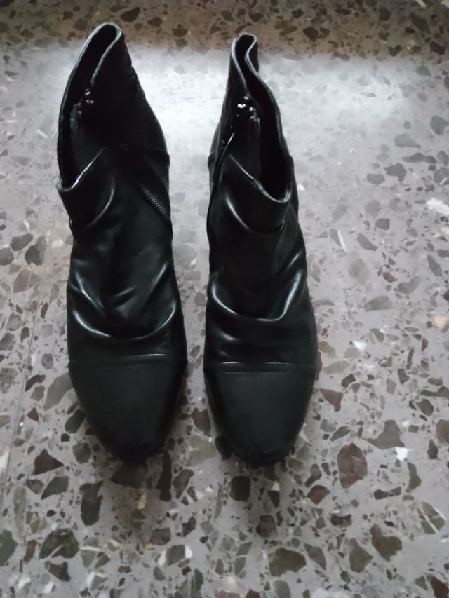 Dos botines Nuevos piel Comfort