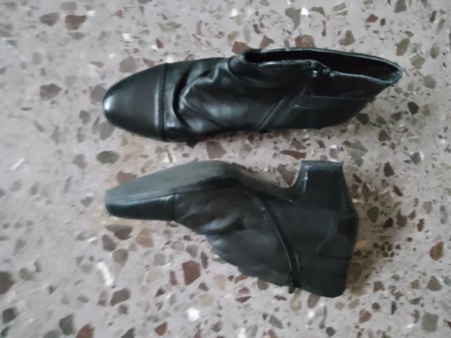 Dos botines Nuevos piel Comfort