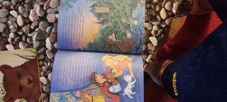 Libro con cuentos populares
