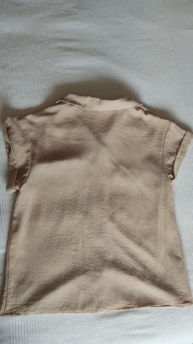 Camisa beige manga corta mujer