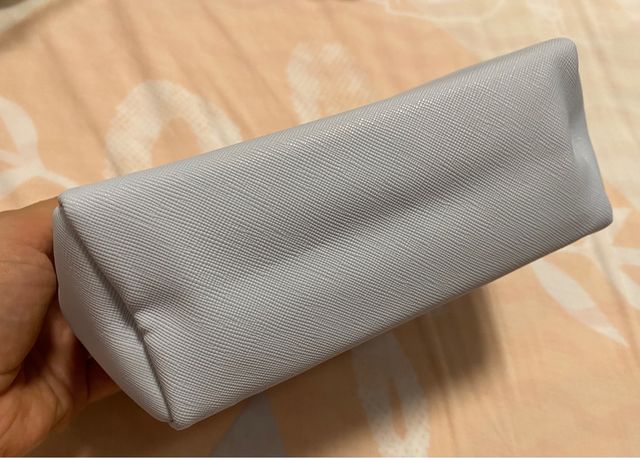 Neceser Isdin Isdinceutics en azul cielo