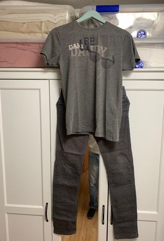 Conjunto de camiseta y vaquero
