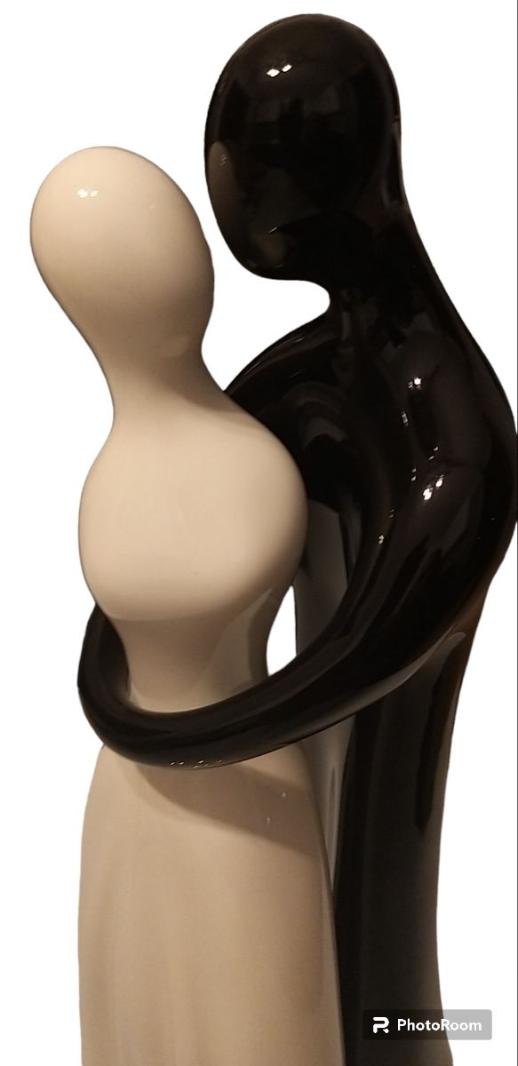 Statuetta sposi abbraccio