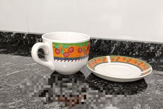 Taza y plato de desayuno
