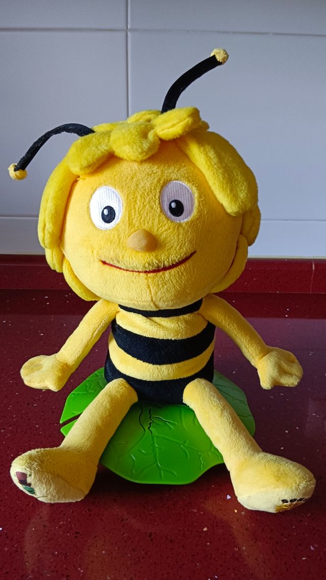 Abeja maya peluche interactivo