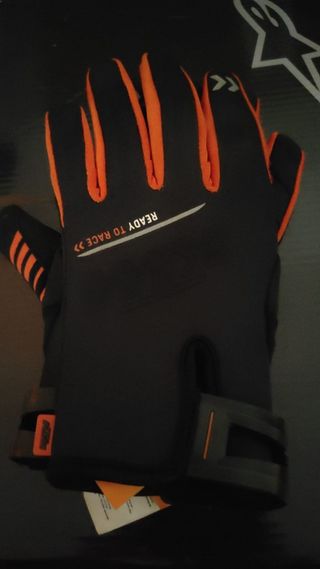 Casco + Botas + Guantes