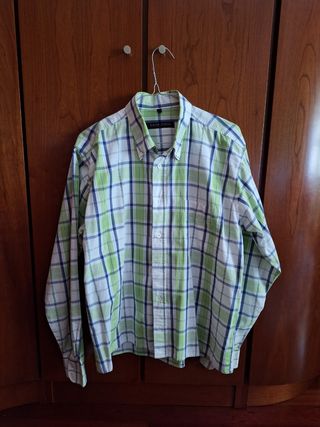 Camisa de cuadros blanca y verde