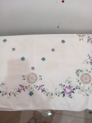 Tovaglietta da the o centro tavola ricamata  a ✋️