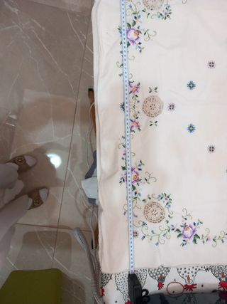 Tovaglietta da the o centro tavola ricamata  a ✋️