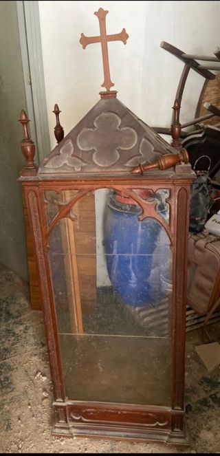 Vitrina antigua por restaurar
