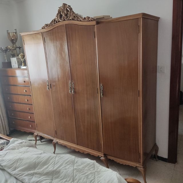 Silla tallada a mano de dormitorio