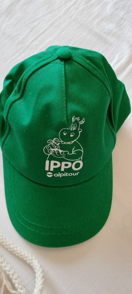 Borraccia, cappellino e sacca Alpitour