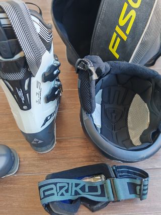 Sci e scarponi fisher, casco e occhiali