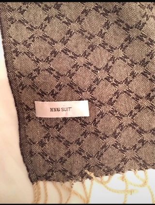 foulard monograma Mango