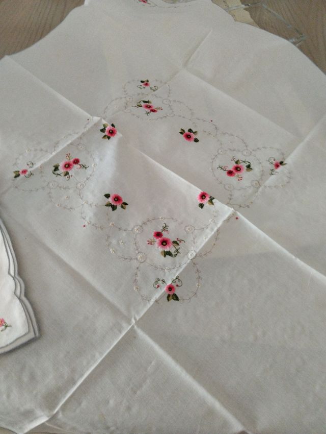 Tovaglietta thè ricamata . Vintage