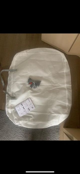 Cuna Chicco next to magic