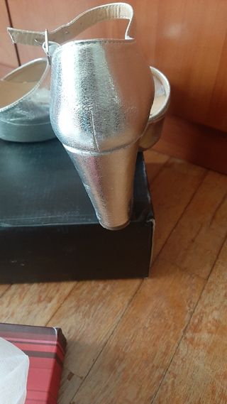 SANDALIAS CON TACON Y PLATAFORMA