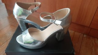 SANDALIAS CON TACON Y PLATAFORMA