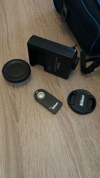 Cámara Nikon D3200, objetivo 18-55 mm y accesorios