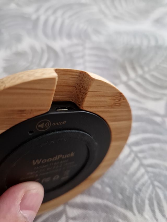 Base cargador inalambrico telefono bambu WOODPUCK