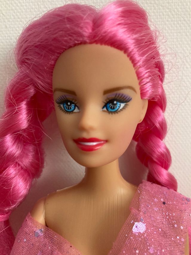 Bonita muñeca china imitación barbie. 