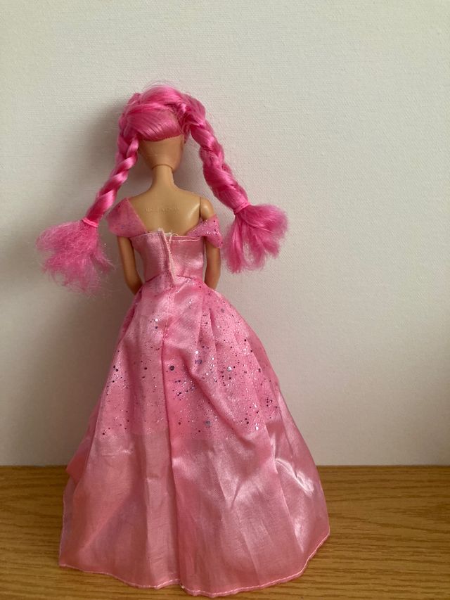 Bonita muñeca china imitación barbie. 