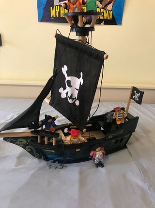 Barco pirata de madera