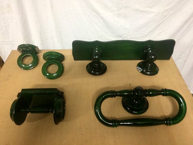 Juego de baño madera maciza esmaltada en verde