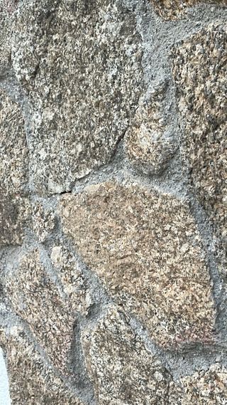 Mortero monocapa y piedras en fachadas